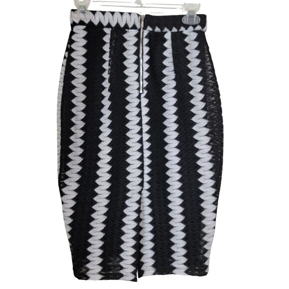 Bar III Size S Black & White Zig Zag Crochet Lace Pencil Skirt, Gently Used Cond - Picture 2 of 10